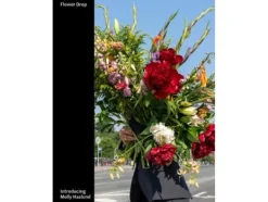 Outlet Flower Drop | Molly Haslund | Språk: Engelska Snittblommor