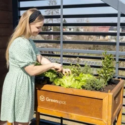 New Greenspot Miniväxthus med lock för balkong och terrass 80x45x120 cm - Växthus på träplattform, Upphöjd träbädd, Kallram med lock på höga ben, Mörk ros | CDON Växthus
