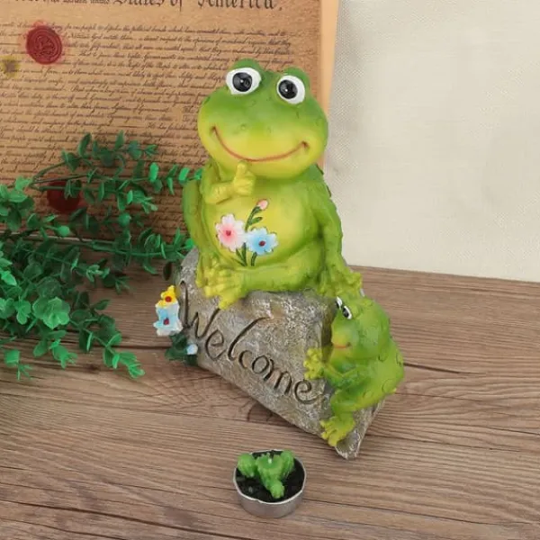 Hartsdjur Sittande Stenfigur Dekoration Gräsmatta Trädgård Innergård Ornament