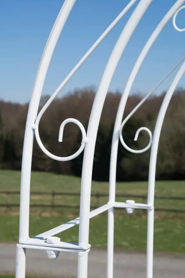 Discount Melissa Metal Rose Arch with Gate - White, Climbing Plant Support, Garden Decor, 220x120x40cm Valvbågar, Spaljéer, Bersåer & Pergolor