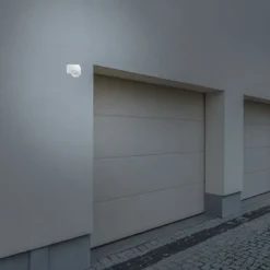 RÖRELSE- OCH SKYMNINGSSENSOR 180° - UTOMHUS - IP44 - VIT - SENSOR 12m