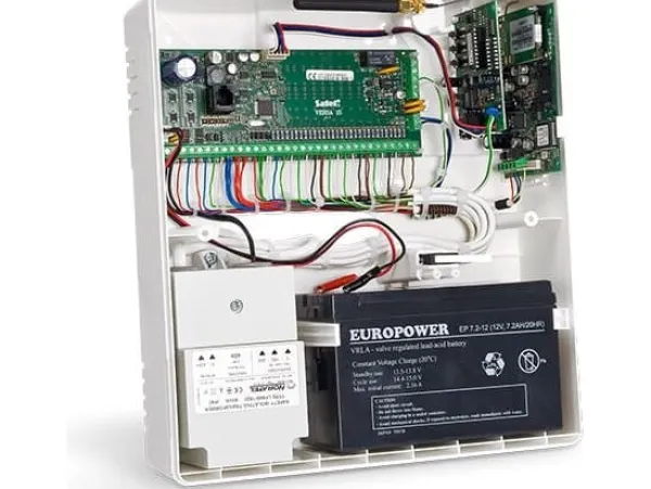 Satel kontrollpanel VERSA, huvudkort, knappsats, hölje