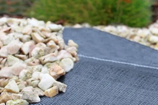 Svart agrotextil 100 g 1,1 m x 50 m